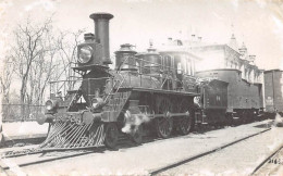 RUSSIE - SAN28945 - Train - Locomotive - Gare - CP Photo - Rusland