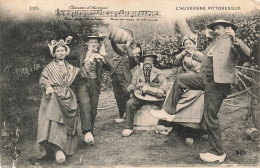 FOLKORE - Danses - L'Auvergne Pittoresque - Femmes - Hommes - Musiques - Carte Postale Ancienne - Dances