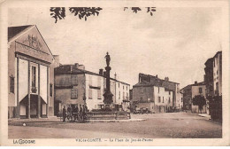63 - VIC LE COMTE - SAN47671 - La Place Du Jeu De Paume - Vic Le Comte