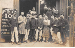 75020 - N°84374 - PARIS - Hommes Devant Un Café - Carte Photo - Distrito: 20