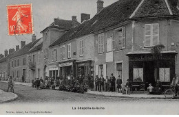 77 - LA CHAPELLE LA REINE - SAN57273 - Groupe De Personne Dans Une Rue - La Chapelle La Reine