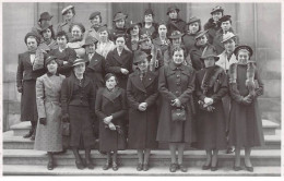 77 - N°84380 - MEAUX - Femmes Sur Un Perron - Carte Photo - Meaux