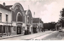 51 - MOURMELON LE GRAND - SAN55172 - La Place Et Le Cinéma - CPSM 14x9 Cm - Mourmelon Le Grand