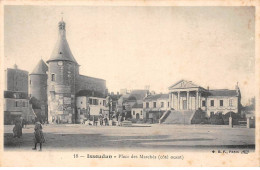 36 - ISSOUDUN - SAN52696 - Place Des Marchés - Côté Ouest - Issoudun