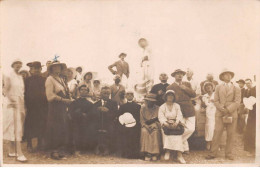 33 - N°84267 - ARCACHON - Groupe D'hommes, Et De Femmes - Carte Photo - Arcachon