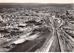 13 . N° Kri10193 . Miramas.vue Aerienne Sur La Gare De Triage. N°23840 A. Edition Combier  . Cpsm 10X15 Cm . - Altri & Non Classificati