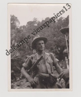 Photo Originale 1955/60 Légionnaire Tenue Brousse Arme Algérie AFN Période Guerre - Cinéma Des Armées - Légion étrangère - Oorlog, Militair