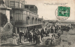 FRANCE - Trouville Sur Mer - Les Planches Pendant La Musique - Animé - Carte Postale Ancienne - Trouville