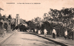 CPA - TANANARIVE - Rue Des Canons Et La Cathédrale - Edition Guyard - Madagascar