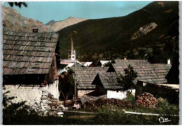 NEVACHE. -  La Ville Haute. , Vallée De La Clarée     Non Circulée.  Photo Véritable. - Autres & Non Classés