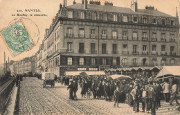 Nantes * Place , Le Bouffay , Le Dimanche * Mercerie SABATIER Père * Marché Foire Marchands - Nantes