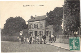 TRANSPORT GARE SANS TRAIN BATIMENT CHEMINS DE FER DU NORD LA GARE DE RACHES CIRCULE DOUAI VERS AMIENS CAFE DE L'EUROPE - Stations Without Trains