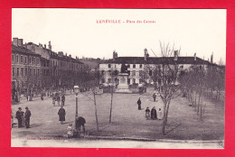 F-54-Luneville-27A21  La Place Des Carmes, Petite Animation, Cpa BE - Luneville