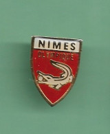 Pin's *** FOOT  - NIMES OLYMPIQUE N°5 *** WW04 - Calcio