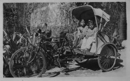 PAKISTAN - Taxi Pakistanais, Bicylette-Pousse-pousse (LIRE TEXTE) - Tirage Photo, écrit 1954 (2 Scans) - Pakistán