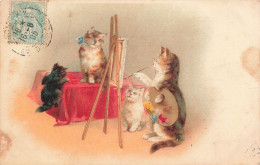 MIKIBP5-056- GROUPE DE CHATS HUMANISES PEINTRE CHEVALET - Cats