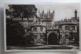 AK Lincoln Castle Entrance And Cathedral Towers 1947 Gebraucht #PI380 - Autres & Non Classés