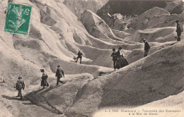 FRANCE - Chamonix - Traversée Des Crevasses à La Mer De Glace - Animé - Vue Générale - Carte Postale Ancienne - Chamonix-Mont-Blanc