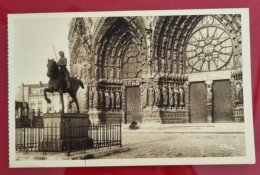 CPA Non Circulée - FRANCE - REIMS - "La Ville Renaissante" - Portail De La Cathédrale Et Statue Jeanne D'Arc - Reims