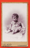 10070 / ⭐ Photo CDV 1890s PARIS XI ◉ Bébé Fillette Assis ◉ Photographie De La Bastille L MULOT 2 Boulevard BEAUMARCHAIS  - Anonymous Persons