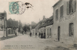 FRANCE - Hermé (S Et M) - Vue Sur La Rue De La Gare - Vue Générale - Animé - Carte Postale Ancienne - Provins