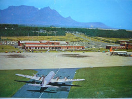 Avion / Airplane / US AIR FORCE / Douglas DC-6 / Seen At Malar Airport, Cape Town / Flughafen / Aéroport - 1946-....: Era Moderna