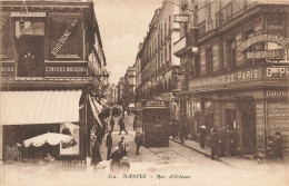 Nantes * La Rue D'orléans * Grande Pharmacie De Paris * Tram Tramway - Nantes