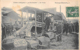 17-TONNAY-CHARENTE- L'USINE A BRIQUETTES " LES FILS CHARVET " UN TRIEUR - Autres & Non Classés