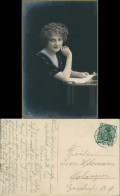 Ansichtskarte  Fotokunst, Hübsche Frau Beim Brief-Schreiben 1914 - Personajes