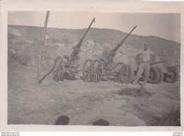 SOMALIE SOLDAT ET CANONS   ARMEE ITALIENNE  PHOTO ORIGINALE COLLEE SUR CARTON   9 X 6 CM - War, Military