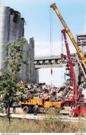 BLAYE PRES DE BORDEAUX CATASTROPHE EXPLOSION DES SILOS A GRAINS 11 MORTS 1997 PHOTO DE PRESSE AGENCE ANGELI 27X18CM R1 - Orte