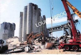 BLAYE PRES DE BORDEAUX CATASTROPHE EXPLOSION DES SILOS A GRAINS 11 MORTS 1997 PHOTO DE PRESSE AGENCE ANGELI 27X18CM R7 - Orte