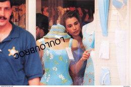 LE ROI ABDALLAH DE JORDANIE ET LA REINE RANIA  A SAINT TROPEZ 07/1999  PHOTO DE PRESSE 27 X 18 CM R11 - Famous People