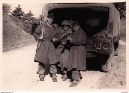 PERIODE GUERRE D'ALGERIE SOUK EL ARBA  REGIMENT DE JACQUES CHIRAC ET PIERRE LAMBERT LIMAT  PHOTO ORIGINALE 10X7CM R12 - Guerra, Militares