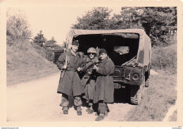 PERIODE GUERRE D'ALGERIE SOUK EL ARBA  REGIMENT DE JACQUES CHIRAC ET PIERRE LAMBERT LIMAT  PHOTO ORIGINALE 10X7CM R15 - Guerra, Militares