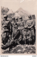 SOLDATS ITALIENS ET MONTAGNES  EN ARRIERE PLAN   ARMEE ITALIENNE PHOTO ORIGINALE  9 X 6 CM - War, Military