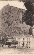 Castellane * Place * Le Roc Avec La Chapelle Notre Dame * Banque Caisse D'épargne , Banco Bank - Castellane