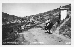 St Véran * Route Et Vue Générale Du Village * âne Mulet - Autres & Non Classés