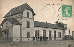 Attigny * Place Parvis De La Gare * Ligne Chemin De Fer Des Ardennes - Attigny