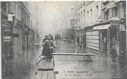 CPA Paris La Grande Crue De La Seine Janvier 1910 La Rue Du Bac - Paris (07)