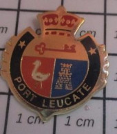 1618c Pin's Pins / Beau Et Rare : VILLES / BLASON ECUSSON ARMOIRIES PORT LEUCATE CLEF CANARD TOUR La Classe ! - Steden