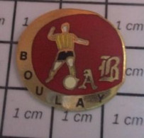 1618c Pin's Pins / Beau Et Rare : SPORTS / CLUB FOOTBALL AB BOULAY Ils Se Déchainent ! - Voetbal