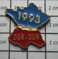 1618c Pin's Pins / Beau Et Rare : AUTRES / LA FRANCE AVEC UNE CEINTURE 1993 DUR DUR D'être Un Bébé ? - Other & Unclassified