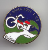 Pin's 2 Roues Pour 1 Ile Oléron En Charente Maritime Dpt 17  Vélo Bicyclette  Réf 4310 - Cities