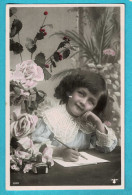 * Fantaisie - Fantasy - Fantasie (Enfant - Child - Kind) * (689) Portrait, Girl, Fille, Roses, Fleurs, Flowers, Old - Portraits