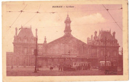 CHEMINS DE FER DU NORD ROUBAIX LA GARE PLAN ANCIENNE VOITURE TRAMWAY PUBLICITAIRE PUBLICITE DUBONNET QUINQUINA  APERITIF - Stations - Zonder Treinen