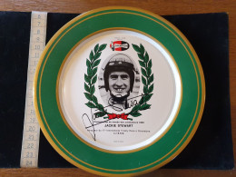 Assiette Pub Bougies  Champion Courses Automobile Les Champions De 1965 - Placas De Rally