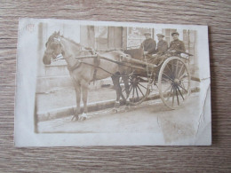 CPA PHOTO ATTELAGE CHEVAL JEUNES HOMMES - Fotografía