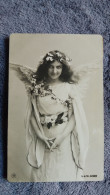 CPA FANTAISIE FEMME AVEC DES AILES D ANGE FLEURS - Women