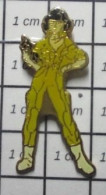 1618c Pin's Pins / Beau Et Rare / CINEMA / DESSIN ANIME LA COPINE DES TORTUES NINJA ? ET SA COMBINAISON JAUNE - Cinéma